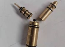 點(diǎn)擊查看詳細(xì)信息<br>標(biāo)題：氣動(dòng)錨桿鉆機(jī)上面氣馬達(dá)閥組 閱讀次數(shù)：1761