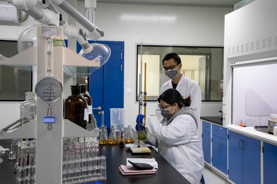 實驗室工作現(xiàn)場